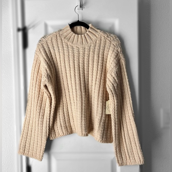 Women’s Cream Knit Sweater - Medium NWT - Picture 1 of 1